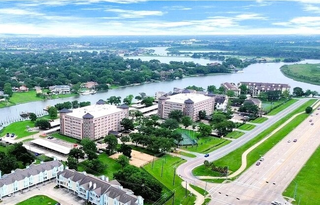 Aerial Pic CLP - Clear Lake Place