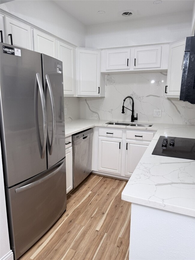 Building Photo - 2601 Bellefontaine Unit C308