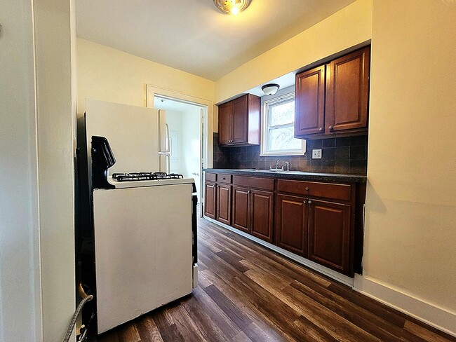 Photo - 588 Sanford Ave