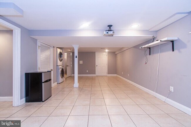 Photo - 2039 Hillenwood Rd Unidad BASEMENT STUDIO
