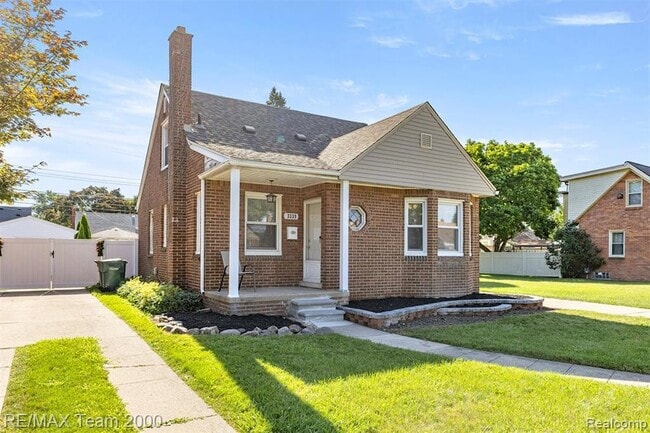 Building Photo - 3339 Lincoln St