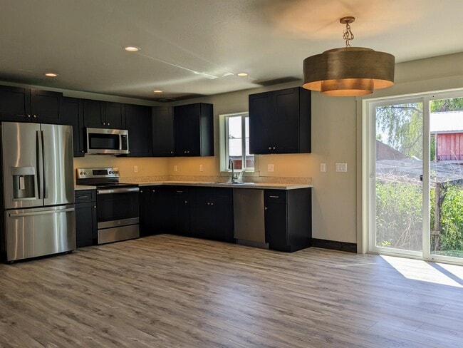 Photo - 1016 8th Ave W
