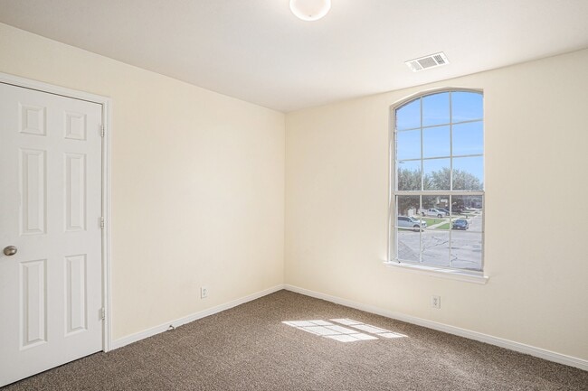 Photo - 200 Frontier Cove