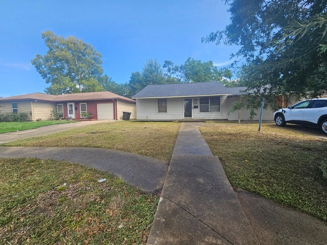 Building Photo - 5922 Southlea St Rental