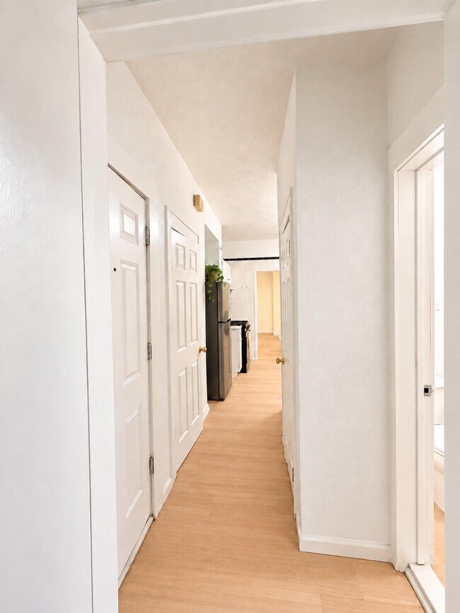 462 Leslie St Unit 1L
