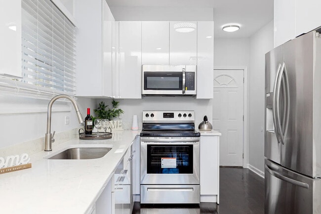 Photo - Room in House on Browns Mill Rd SE