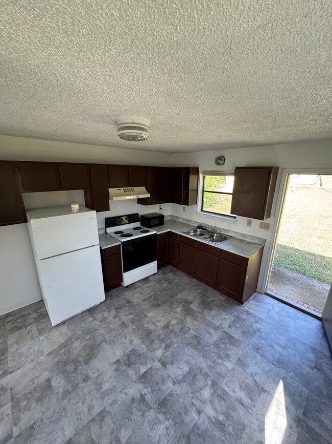 Photo - 807 N 3rd St