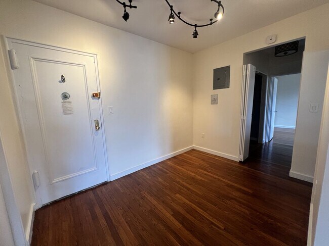 Photo - 50 Kenilworth Pl Unit 3A