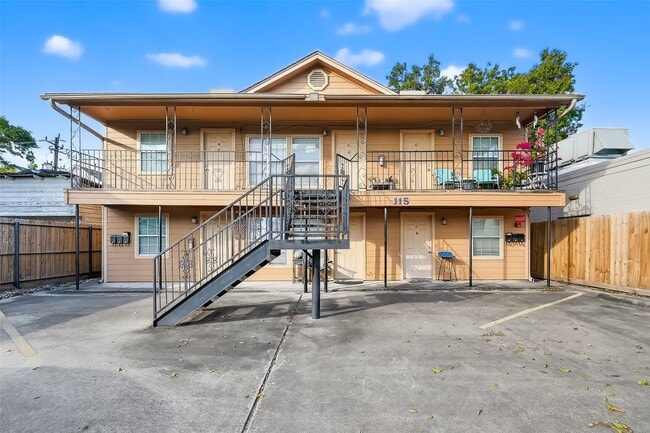 Building Photo - 115 Aurora St Unit 1