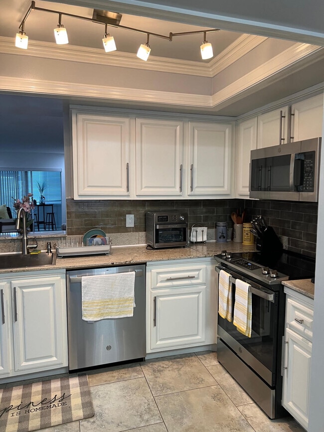 Building Photo - 14849 Cumberland Dr Unit 104 Rental