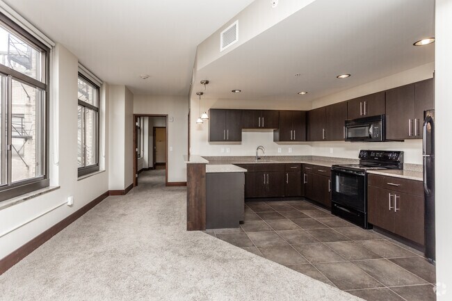 2BR, 2BA - 1,000-1,400 SF