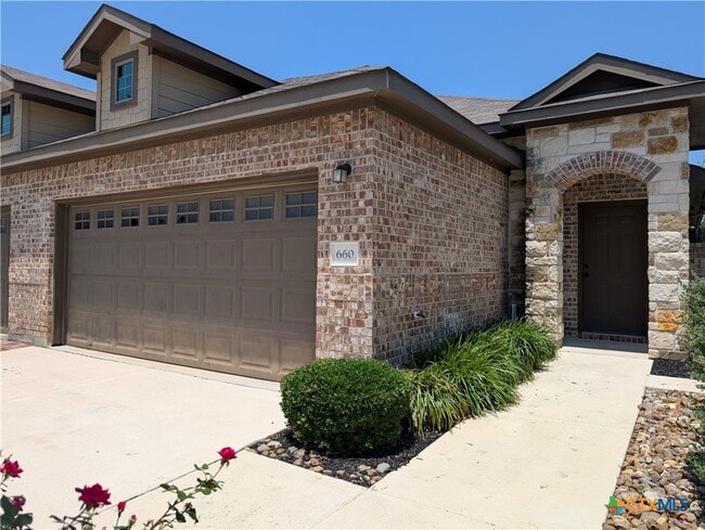Building Photo - 660 Creekside Cir