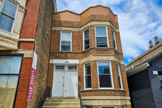 Building Photo - 2228 W Cermak Rd Unit 1 Rental
