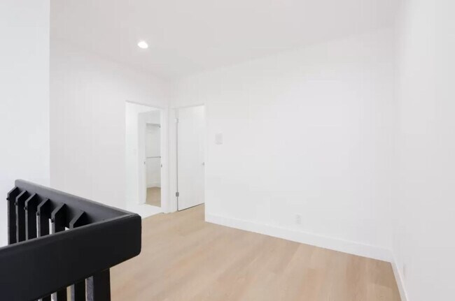 Photo - 3939 Moore St.