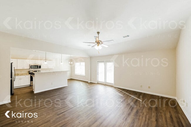 Photo - 395 Ridgeview Dr