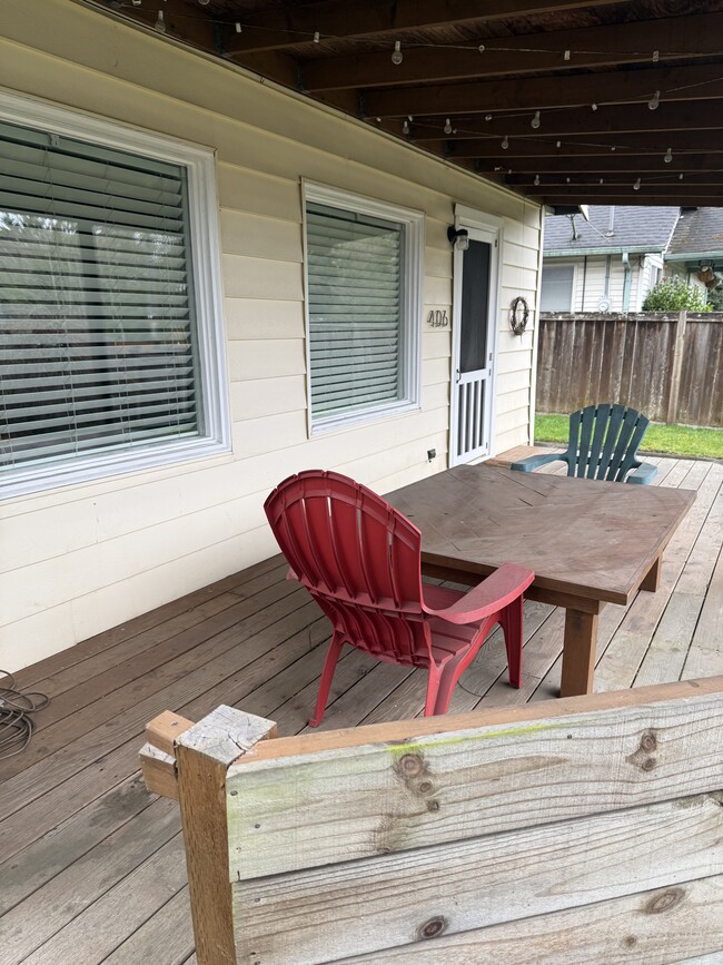 Photo - 406 E 43rd St