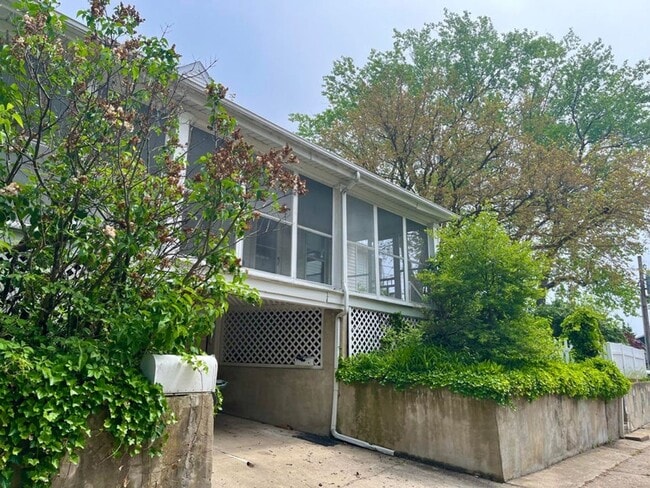 Photo - 102 N Pier St