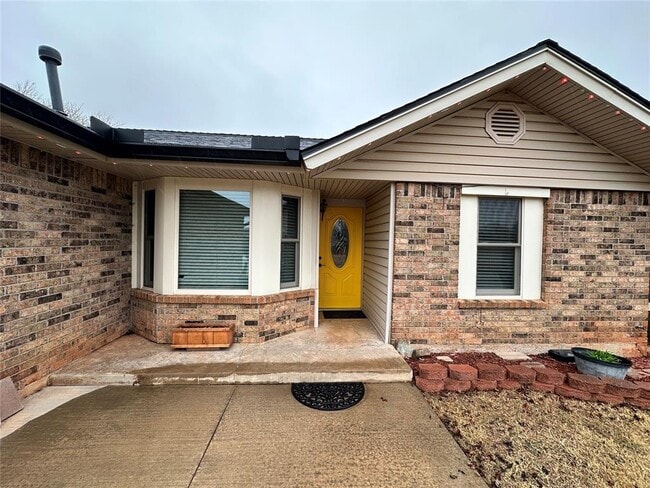 Photo - 2221 NE 8th St