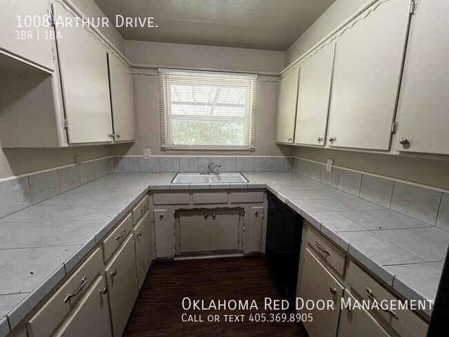 1008 Arthur Dr