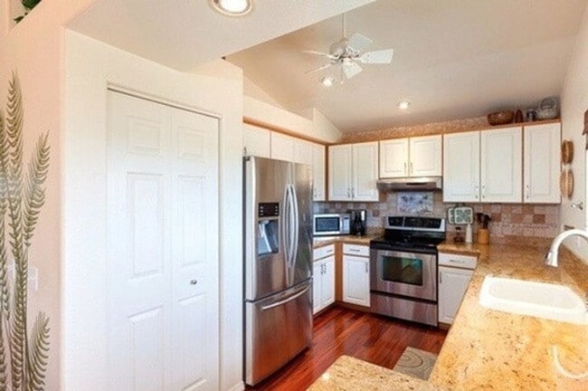 Photo - UNFURNISHED 3/2 PRIVATE HOME WITH OCEAN VIEW! AVAILABLE NOW!