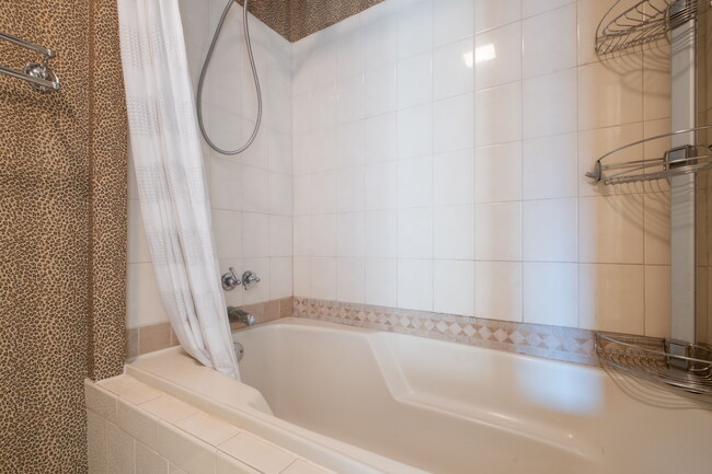 Photo - 2161 Peachtree Rd Unit 106