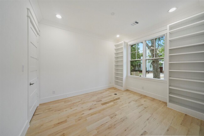 Photo - 914 Waverly St