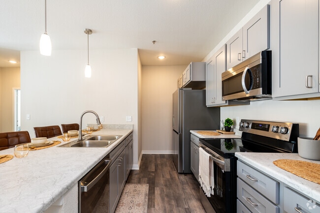 4BR, 4BA - 1,158SF - Kitchen - The Belleview - Student Friendly Housing