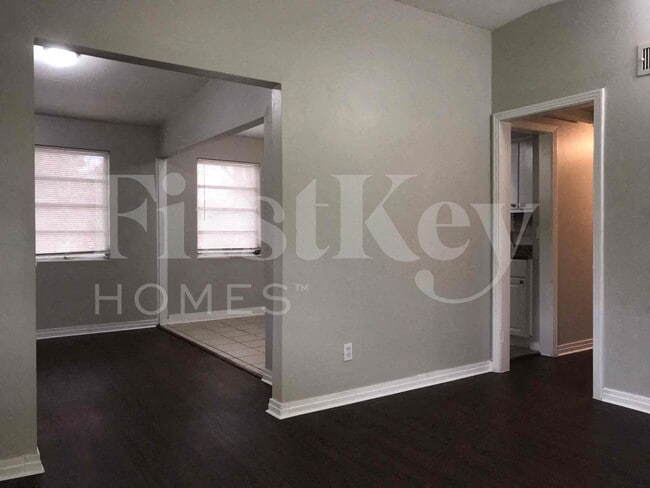 Photo - 2706 Lorna Rd