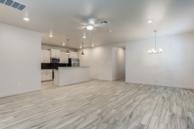 Photo - 7030 41st St