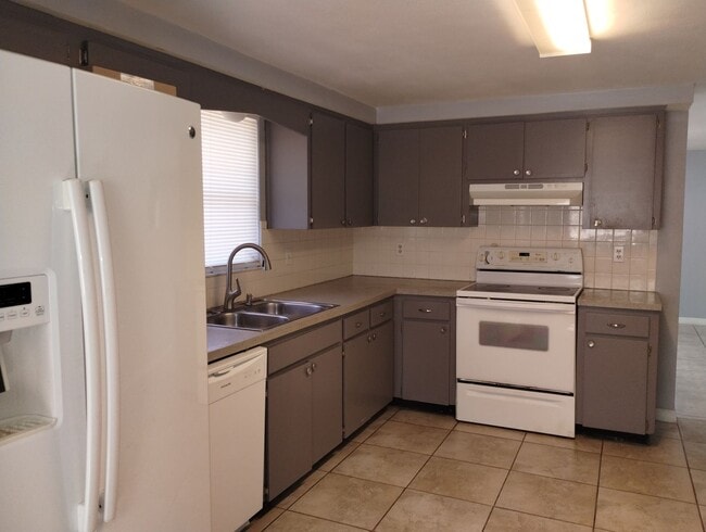 Photo - Charming 2 Bedroom, 2 Bathroom Home in Jasmine Estates – Pet Friendly!