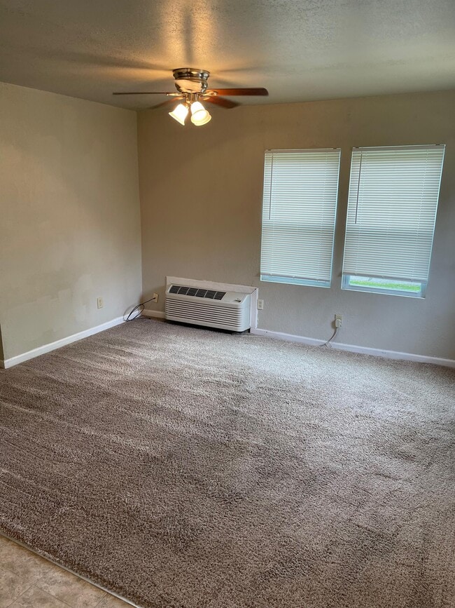 Photo - 8185 Center Dr