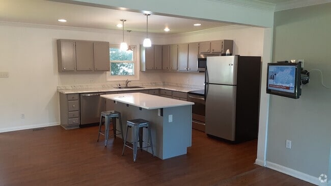 Building Photo - 2975 Charlotte Hwy Rental