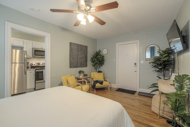 Photo - Seville Plaza