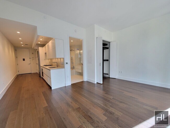 Photo - East 44th Street Unidad 11D