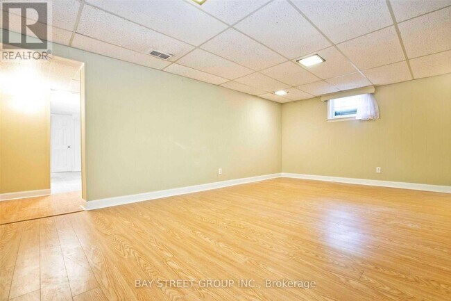 Photo - 40 Greylawn Crescent
