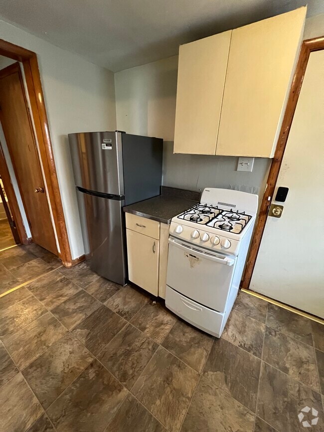 Building Photo - 411 W Washington St Unit 2 Rental