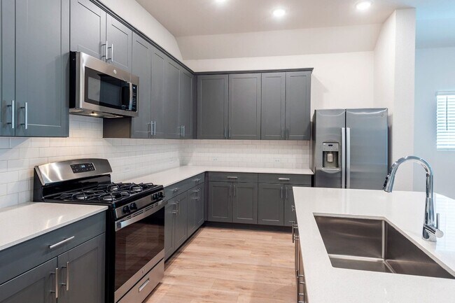 Photo - 16015 Emerald Thistle Ln