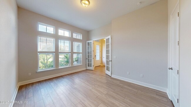 Photo - 121 Oxford Estates Way