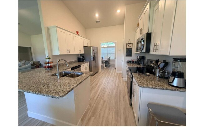 Photo - 297 SW Silverpalm Dr