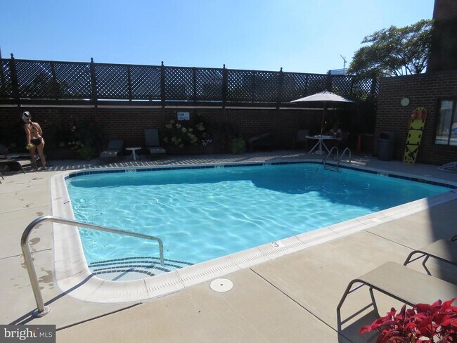 Photo - 1043 Paper Mill Ct