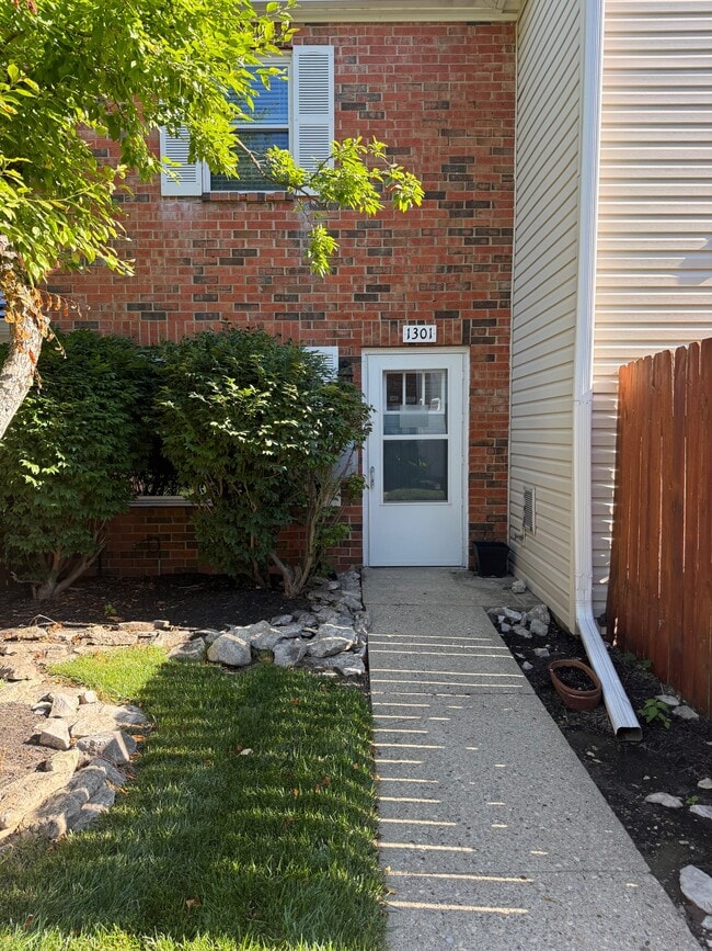 Building Photo - 1301 Lowland Ct