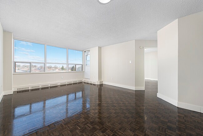 Photo - 5600 Sheppard Ave