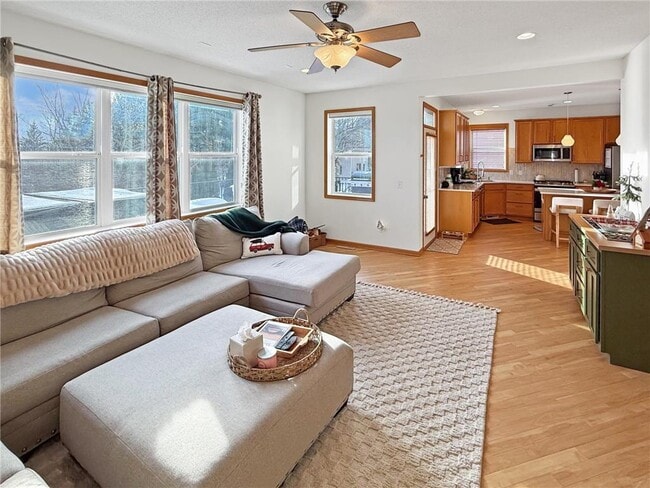 Photo - 4591 Empress Way N