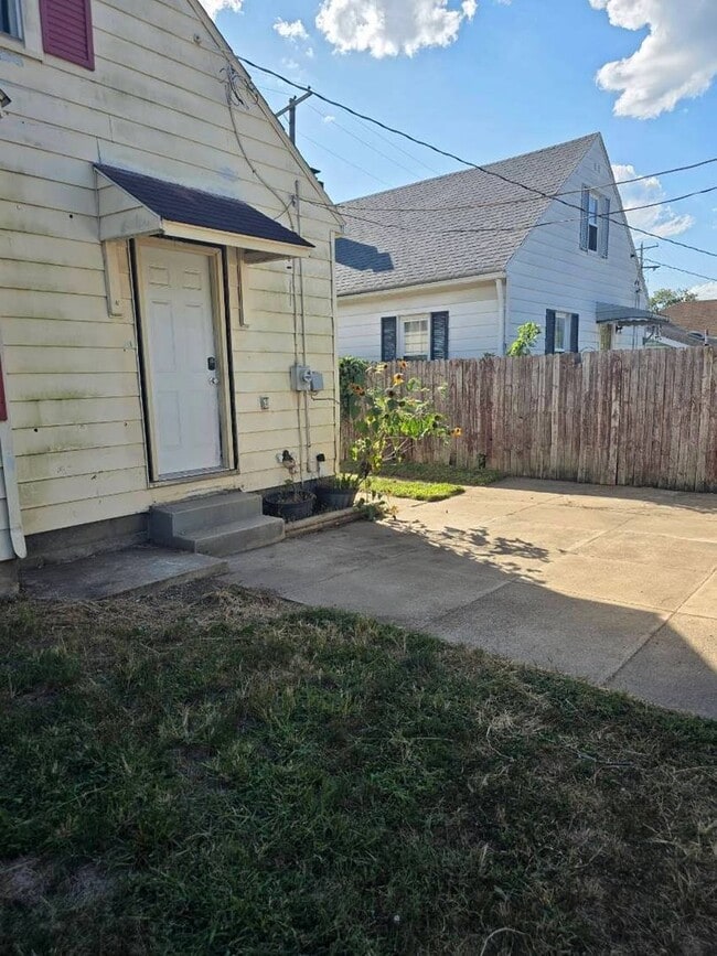 Photo - 4 Bed 1 bath $1300 Month