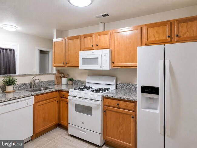 Photo - 3902 Lawrence Ave