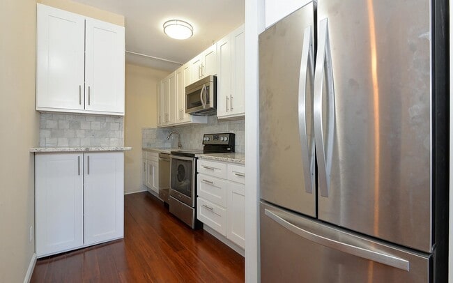 Building Photo - 235 Monroe St Unit 9