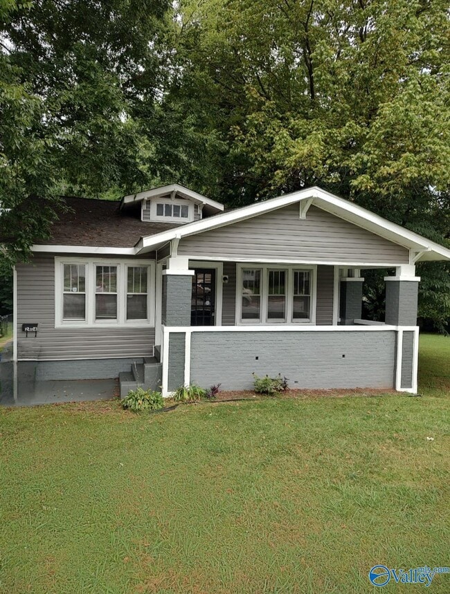 Building Photo - 2404 Whitesburg Dr