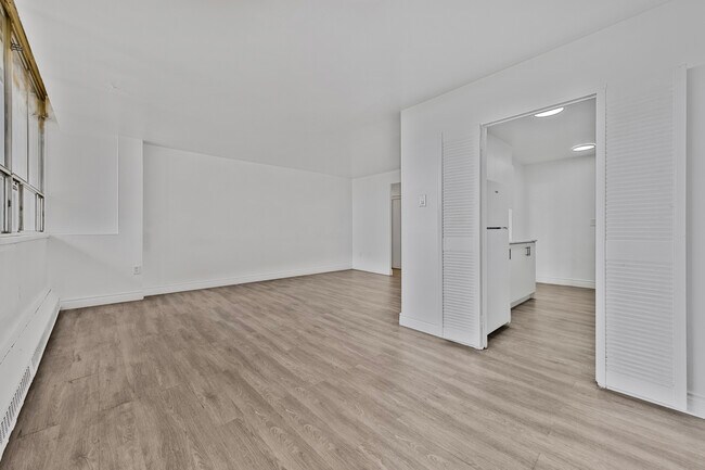 Photo - 65 Thorncliffe Park Dr Unit 906