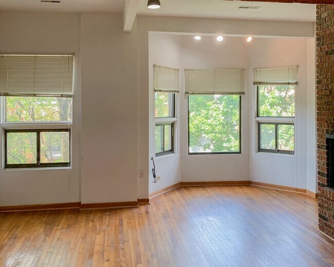 Photo - 877 W Lill Ave Unit 2