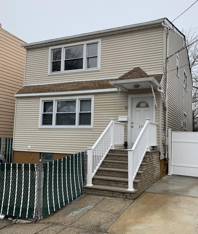Photo - 216 Custer Ave Condo Unit 2
